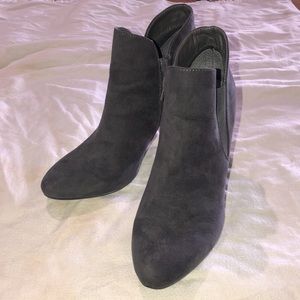 Seraphina 9M booties 4 in heel